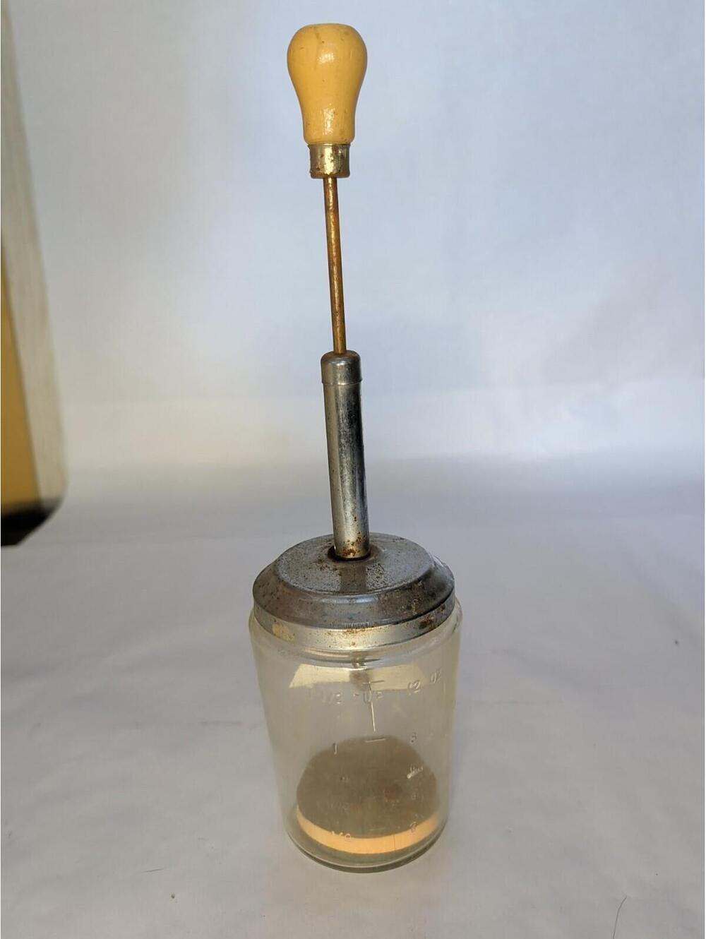 Vtg Acme Food Nut Dicer Chopper Measuring Glass Jar 1 1/2 Cup Brown Handle‎ EUC
